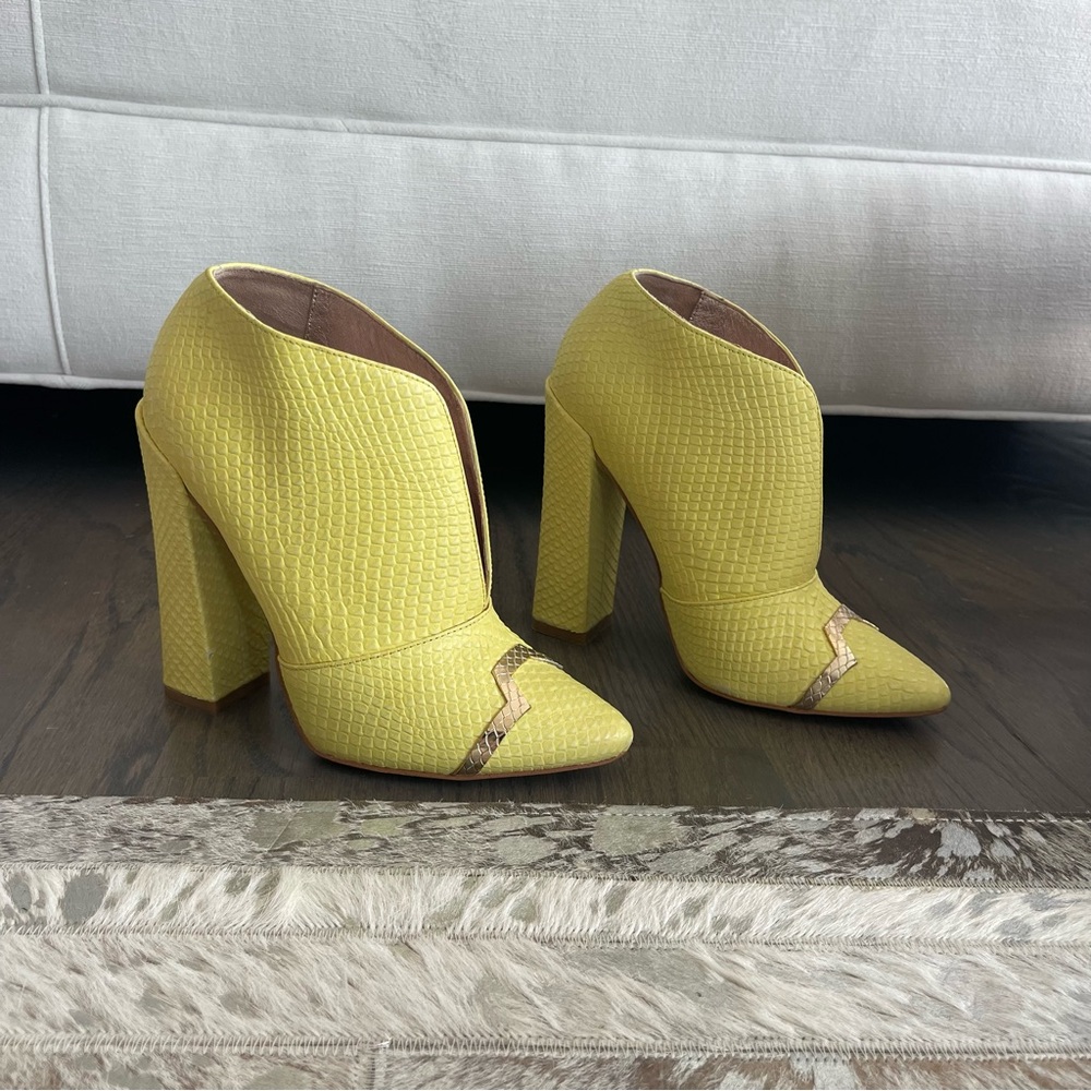 Like new Just Cavalli boots.